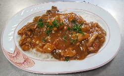 Putengeschnetzeltes mit Champignons auf Reis